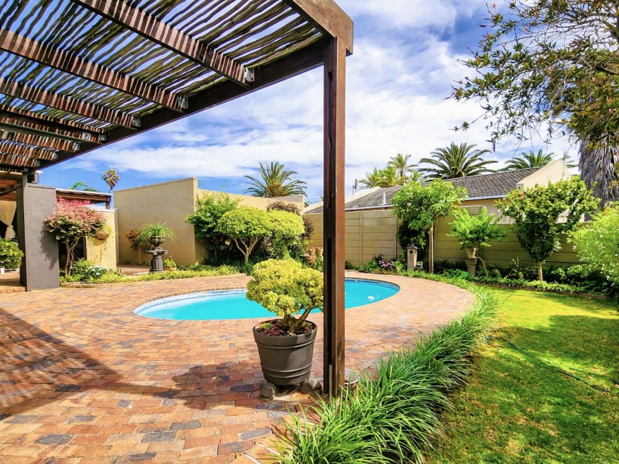 3 Bedroom Property for Sale in Waves Edge Western Cape